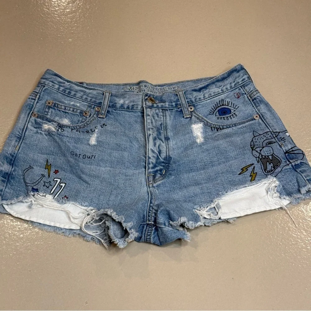 Vintage American Eagle graffiti shorts High waist light wash Women’s Size 12